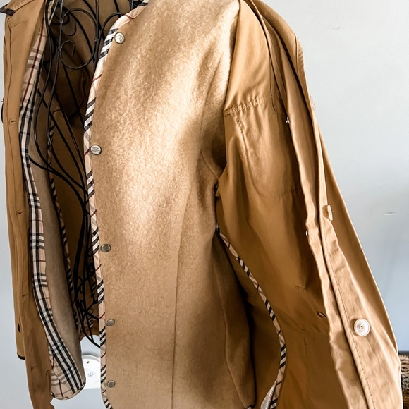 Burberry tan jacket with detachable wool liner - Picture 4 of 5